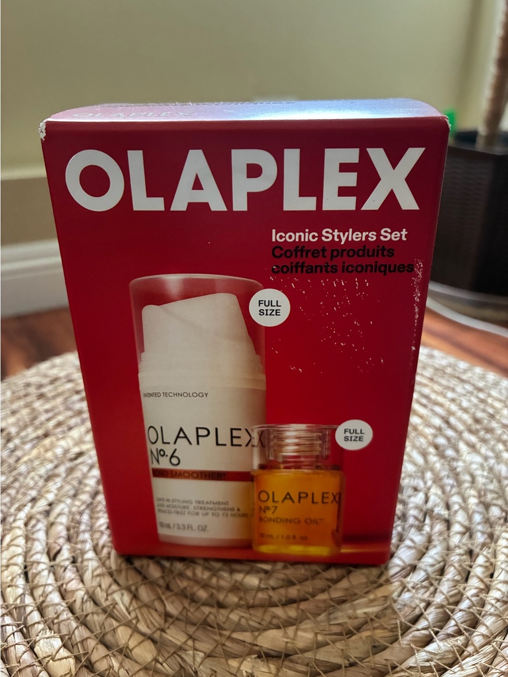 OLAPLEX Styling Set with White Pump Bottle and Amber Oil - Picture 3 of 7